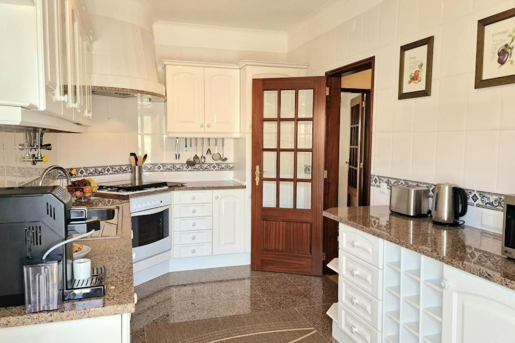 Jasmine Apartment Next To Meia Praia Beach ラゴス エクステリア 写真
