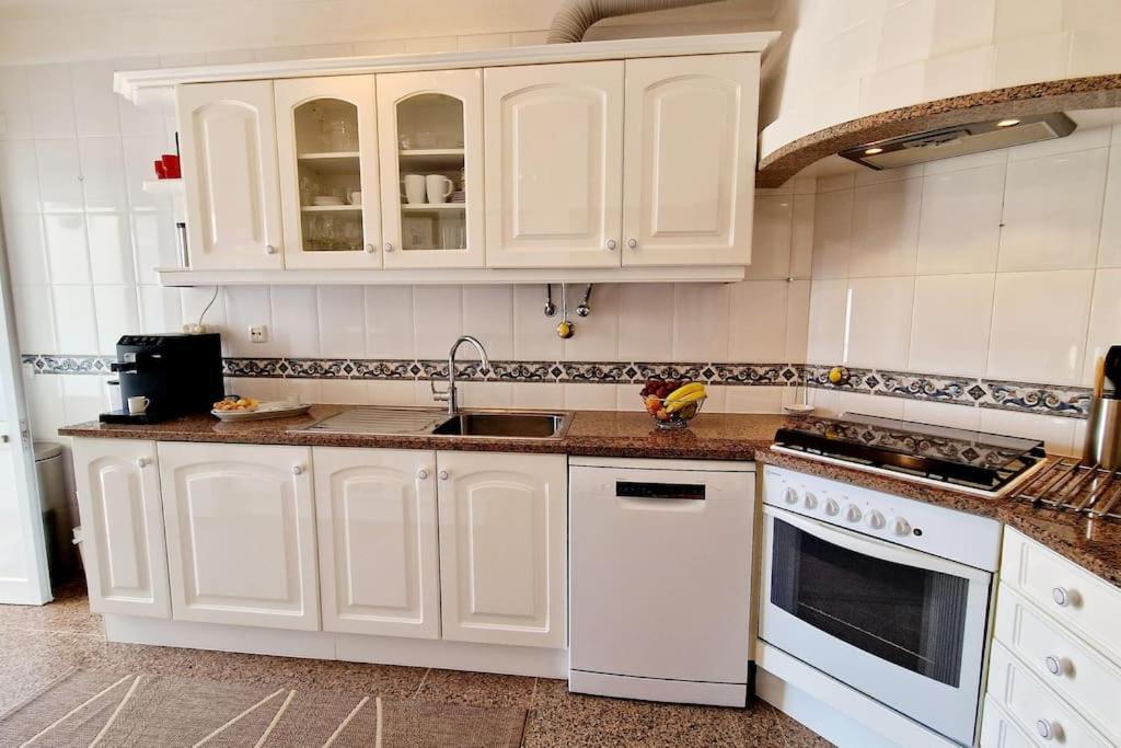 Jasmine Apartment Next To Meia Praia Beach ラゴス エクステリア 写真