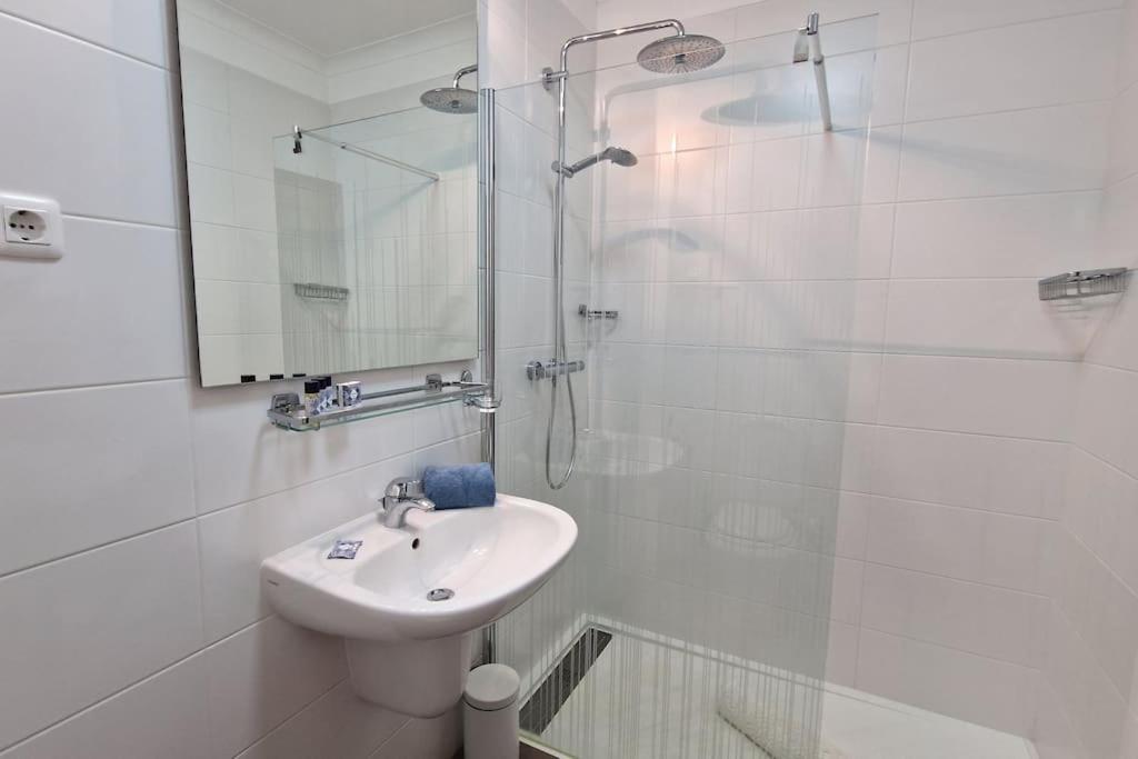 Jasmine Apartment Next To Meia Praia Beach ラゴス エクステリア 写真